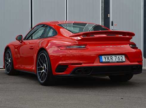Röd Porsche 911/ 991 Turbo S stulen i Västra Frölunda söder om Göteborg